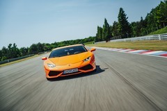 Jízda v Lamborghini na velkém závodním Masarykově okruhu v Brně