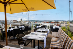 Jedinečné Aperitivo v Pytloun Sky bar & Restaurant Prague s kouzelným výhledem na Prahu