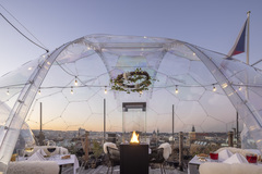 Jedinečné Aperitivo v Pytloun Sky bar & Restaurant Prague s kouzelným výhledem na Prahu