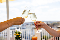Jedinečné Aperitivo v Pytloun Sky bar & Restaurant Prague s kouzelným výhledem na Prahu