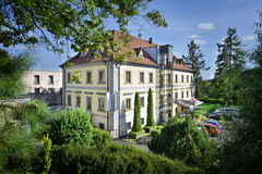 Romantika v Zámeckém hotelu Maxmilian Lifestyle Resort**** s polopenzí, wellness a unikátním labyrintáriem