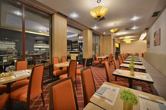 Romantika v Zámeckém hotelu Maxmilian Lifestyle Resort**** s polopenzí, wellness a unikátním labyrintáriem