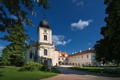 Romantika v Zámeckém hotelu Maxmilian Lifestyle Resort**** s polopenzí, wellness a unikátním labyrintáriem