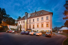 Romantika v Zámeckém hotelu Maxmilian Lifestyle Resort**** s polopenzí, wellness a unikátním labyrintáriem