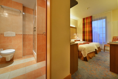 Romantika v Zámeckém hotelu Maxmilian Lifestyle Resort**** s polopenzí, wellness a unikátním labyrintáriem
