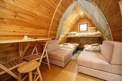Pobyt v dřevěné chatce v Beskydech v areálu Glamp v Hluboké