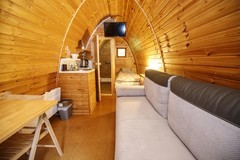 Pobyt v dřevěné chatce v Beskydech v areálu Glamp v Hluboké