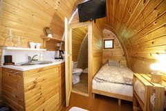 Pobyt v dřevěné chatce v Beskydech v areálu Glamp v Hluboké