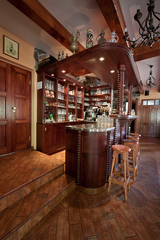 Krásný dřevěný bar