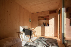 Netradiční pobyt v tiny house s privátní saunou a lahví prosecca uprostřed přírody pro dva
