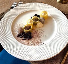 Privátní vířivka se sklenkou místního prosecca a vynikající večeře o pěti chodech v Chateu Šanov pro dva