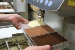 Prohlídka s ochutnávkou i výroba vlastní čokolády v Chocotopii