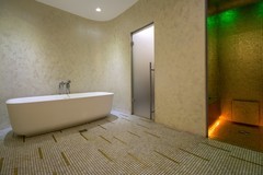 Úžasný romantický pobyt s wellness, masáží a polopenzí v designovém boutique Hotelu Prezident