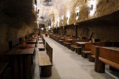 Pivní lázně Klášter - restaurace ve skále