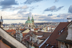 Senzační pobyt se snídaní přímo pod Pražským hradem - pohled z okna
