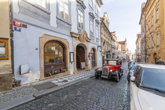 Senzační pobyt se snídaní přímo pod Pražským hradem - dům U Zlaté Podkovy