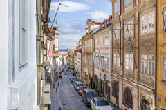Senzační pobyt se snídaní přímo pod Pražským hradem - pohled z okna