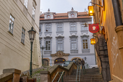 Senzační pobyt se snídaní přímo pod Pražským hradem - dům U Zlaté Podkovy