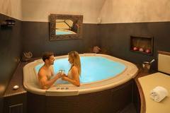 Wellness pobyt na zámku Chateau St. Havel - privátní vířivka