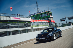 Jízda v Porsche 718 Cayman na velkém závodním okruhu
