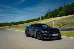 Jízda ve Ford Mustang GT 5.0 V8 na velkém závodním okruhu