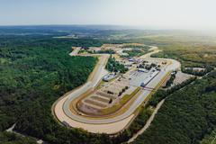 Jízda ve Ford Mustang GT 5.0 V8 na velkém závodním okruhu