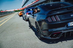 Jízda ve Ford Mustang GT 5.0 V8 na velkém závodním okruhu