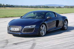 Jízda v Audi R8 4.2 V8 na velkém závodním okruhu