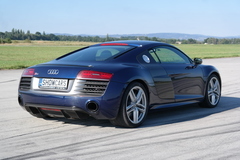 Jízda v Audi R8 4.2 V8 na velkém závodním okruhu