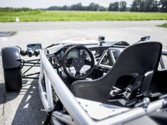 Jízda v Ariel Atom na okruhu