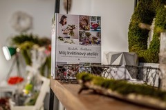 Kurz vázání kytic v květinovém ateliéru