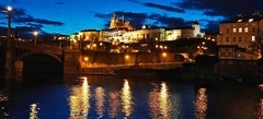 Dvouhodinová plavba výletní lodí po historickém centru Prahy s večeří