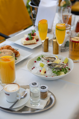 Prémiová snídaně na střešní terase Pytloun Sky Bar & Restaurant Prague na Václavském náměstí