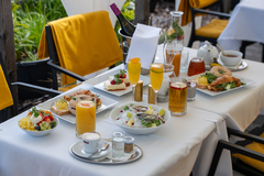 Prémiová snídaně na střešní terase Pytloun Sky Bar & Restaurant Prague na Václavském náměstí