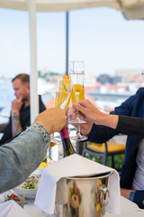 Prémiová snídaně na střešní terase Pytloun Sky Bar & Restaurant Prague na Václavském náměstí