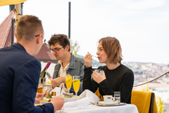 Prémiová snídaně na střešní terase Pytloun Sky Bar & Restaurant Prague na Václavském náměstí
