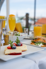 Prémiová snídaně na střešní terase Pytloun Sky Bar & Restaurant Prague na Václavském náměstí