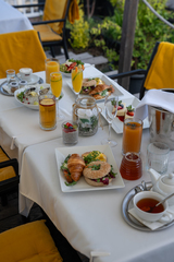 Prémiová snídaně na střešní terase Pytloun Sky Bar & Restaurant Prague na Václavském náměstí