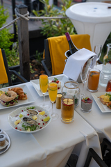 Prémiová snídaně na střešní terase Pytloun Sky Bar & Restaurant Prague na Václavském náměstí