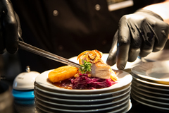 Degustační menu v unikátní restauraci Talíř v srdci Prahy
