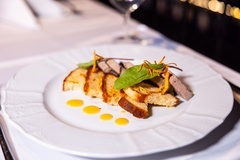 Degustační menu v unikátní restauraci Talíř v srdci Prahy