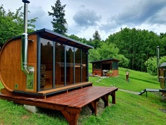 Císařský medový glamping na úpatí Krušných hor - panoramatická finská sauna