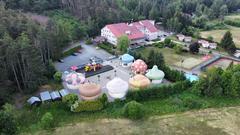 Netradiční rodinný pobyt s polopenzí v kouzelné Houbičkové vile Hotelového resortu JESENICE