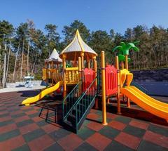 Netradiční rodinný pobyt s polopenzí v kouzelné Houbičkové vile Hotelového resortu JESENICE
