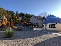 Netradiční rodinný pobyt s polopenzí v kouzelné Houbičkové vile Hotelového resortu JESENICE