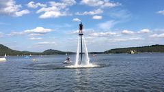 Let na flyboardu