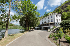 Hotel Mandát na břehu Vltavy