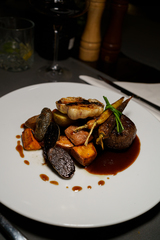 Tříchodové degustační menu v Monastery Garden Bistro