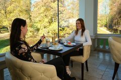 Relaxační den na zámku Wichterle s masáží, privátní vířivkou a jídlem v zámecké restauraci pro 2 osoby