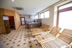 Pobyt v unikátním Vigvam resortu pro dva s polopenzí, piknikem a wellness